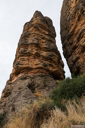 La Peña Sola desgajada de los Mallos de Agüero