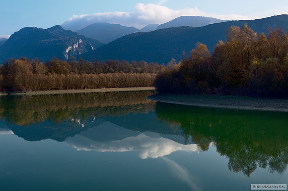 Reflejos en el Pantano de la Peña
