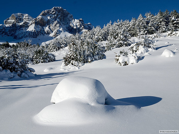 Gran nevada a los pies de Peña Telera