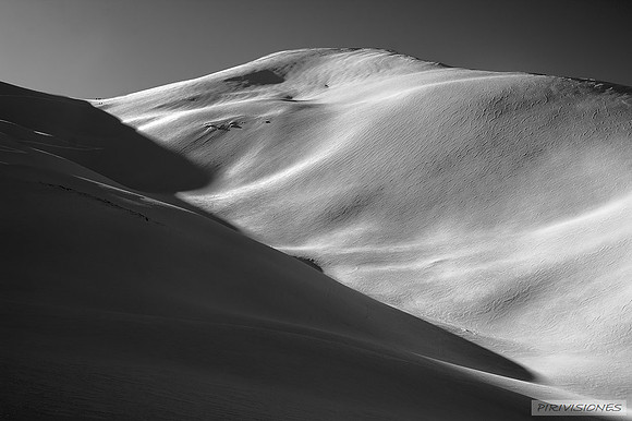 Faceras, mitad luz, mitad sombra