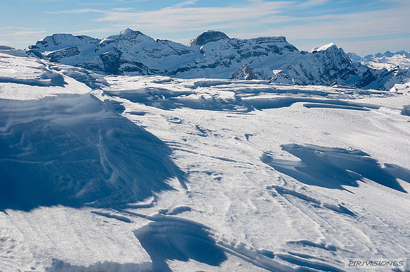 Nieve trabajada por el viento
